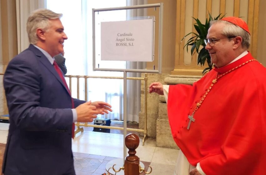  Ángel Rossi Se Convierte en Cardenal: Llaryora Participa en una Ceremonia Histórica